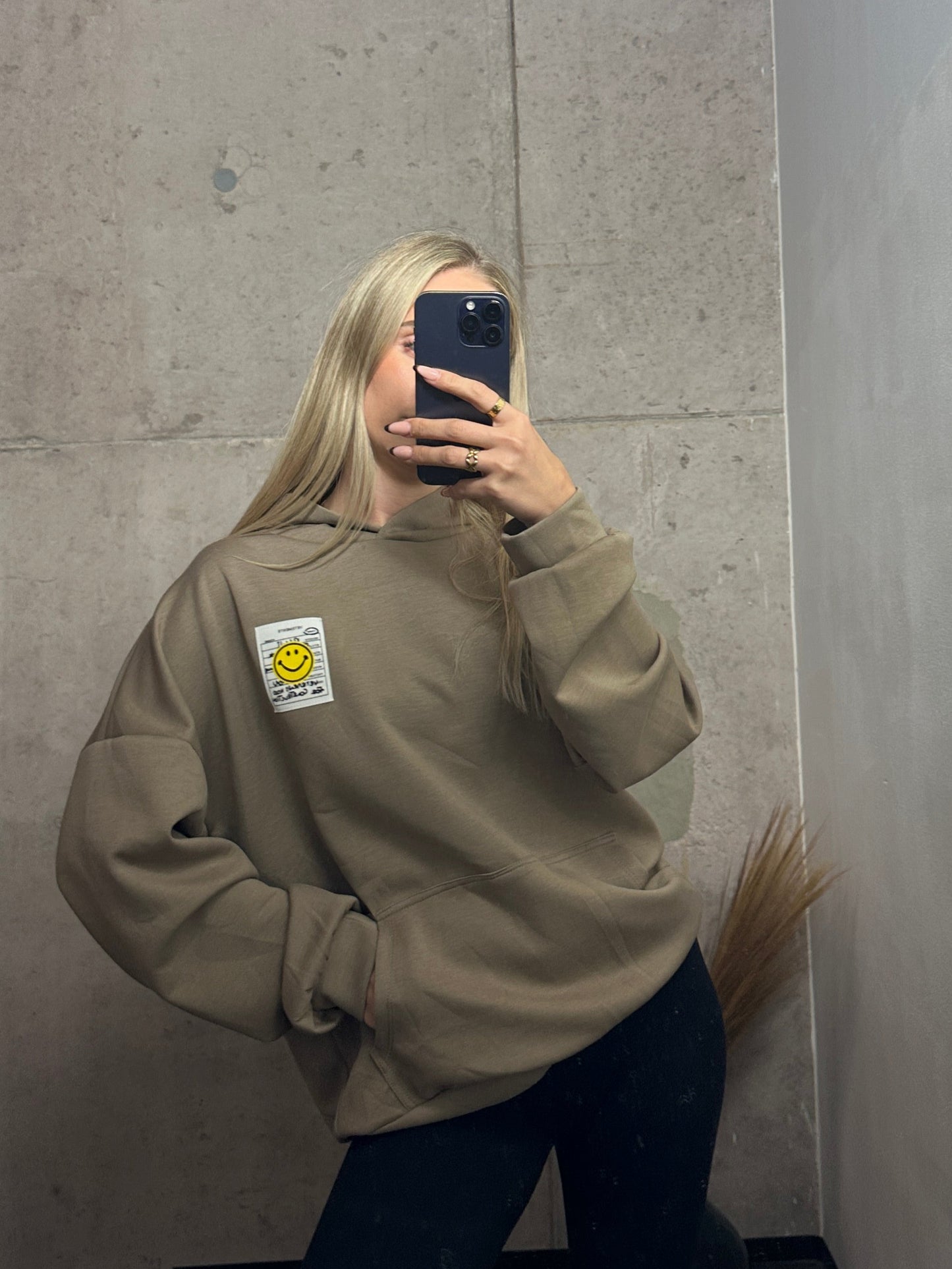 Smiley Hoodie Taupe