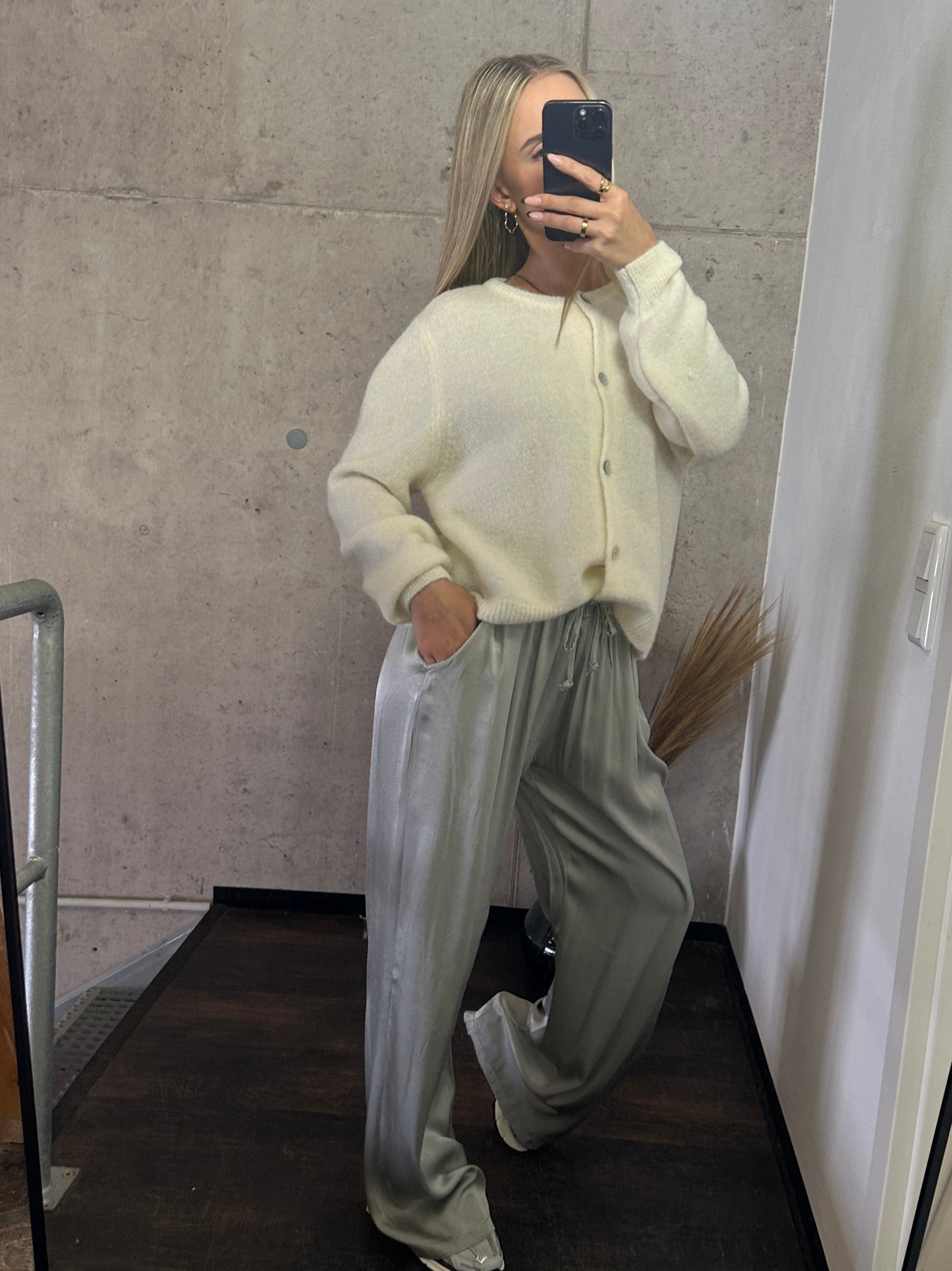 Plissee Hose Seiden Optik Silber