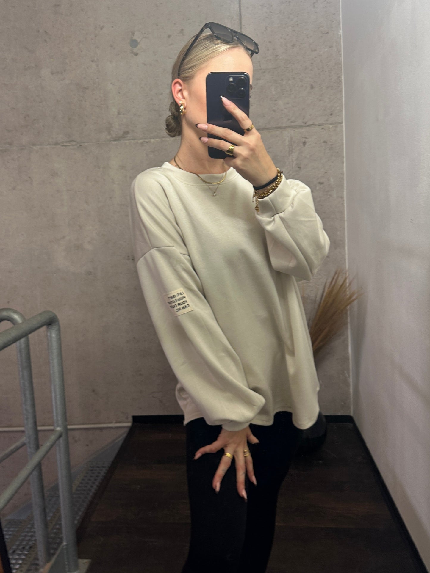 PULLOVER LIFE ISN´T PERFECT BUT YOUR OUTFIT CAN BE. Beige