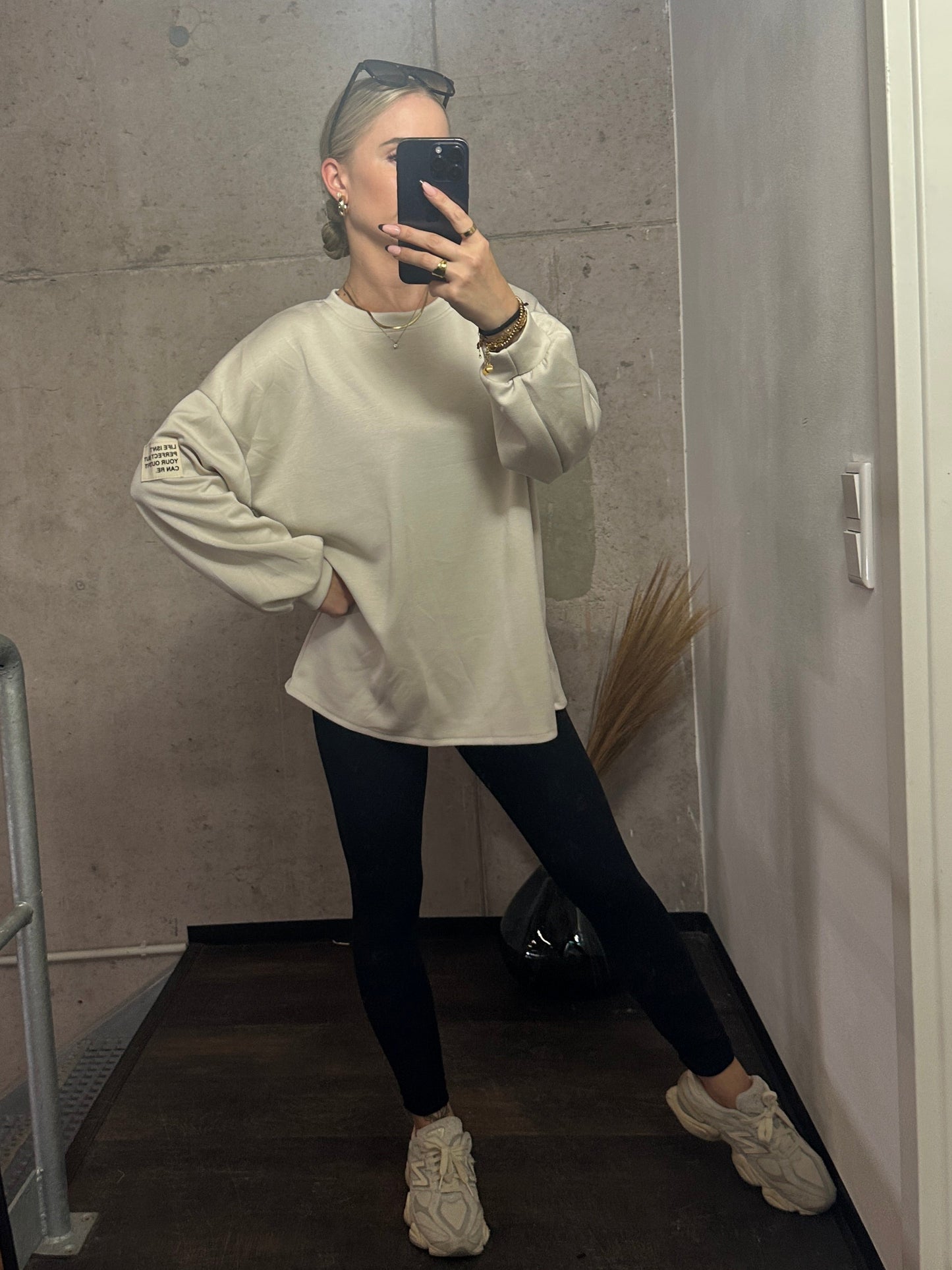PULLOVER LIFE ISN´T PERFECT BUT YOUR OUTFIT CAN BE. Beige