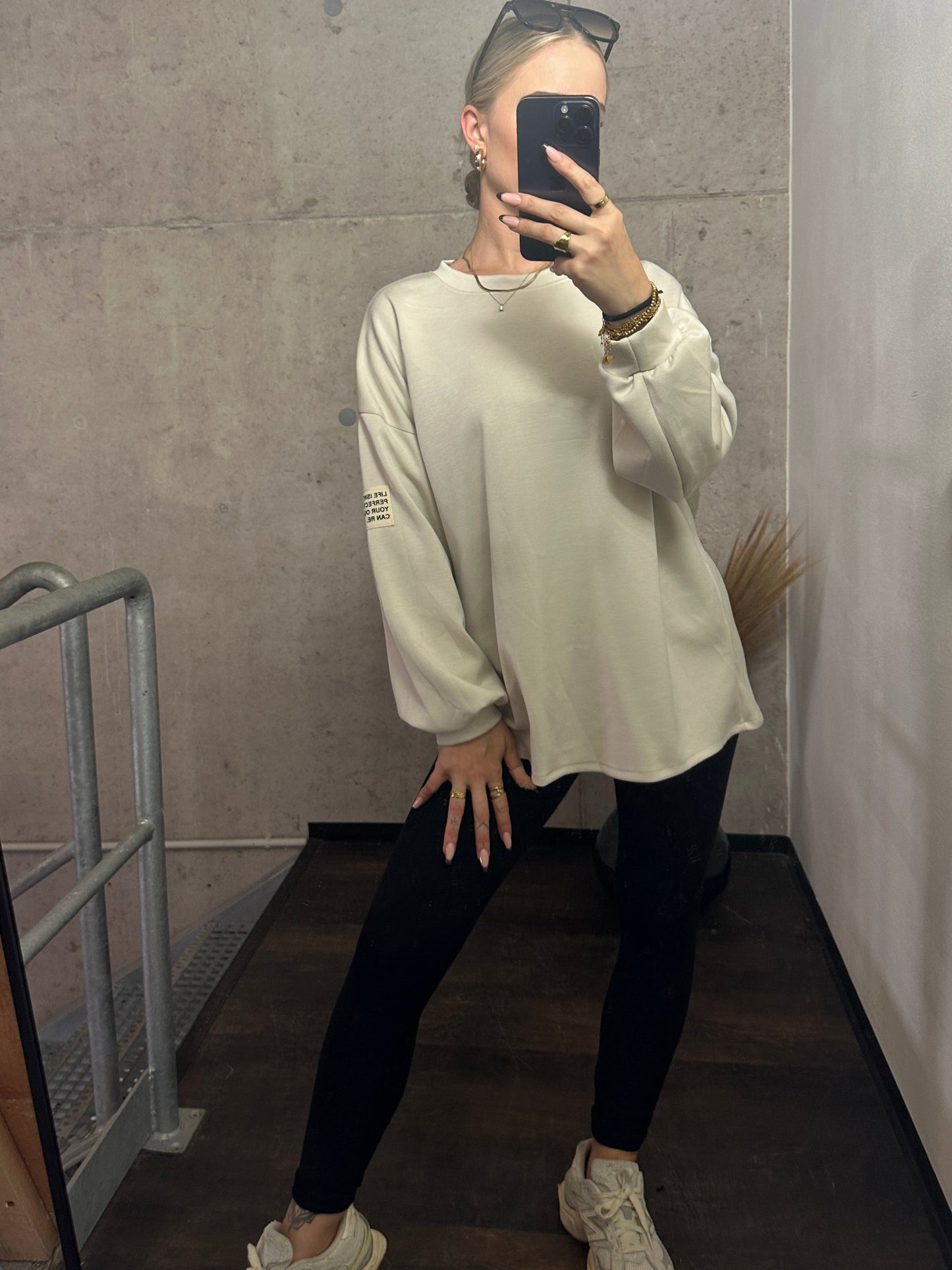 PULLOVER LIFE ISN´T PERFECT BUT YOUR OUTFIT CAN BE. Beige