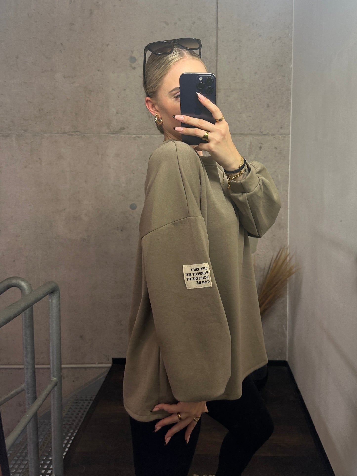 PULLOVER LIFE ISN´T PERFECT BUT YOUR OUTFIT CAN BE.Taupe