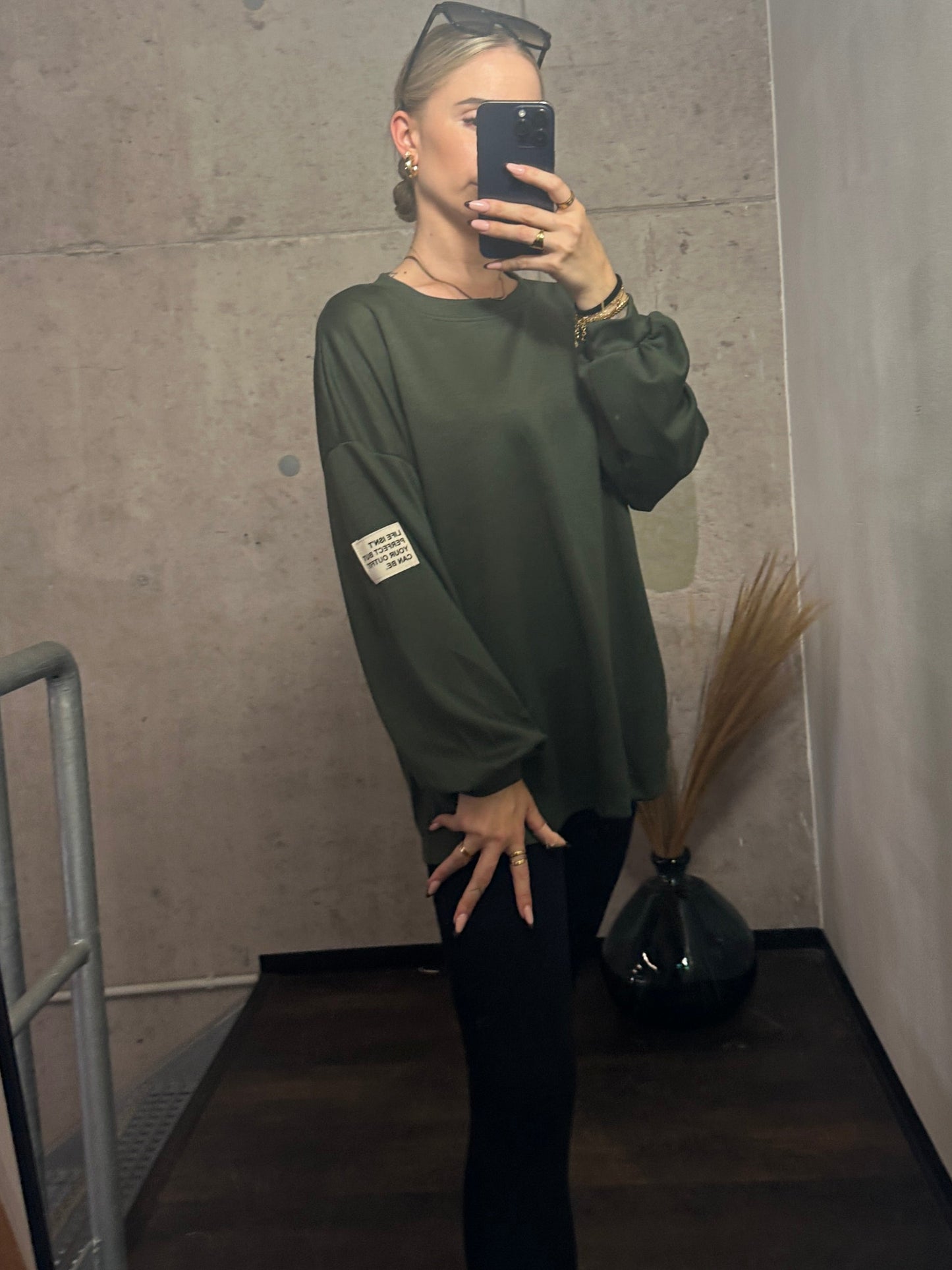 PULLOVER LIFE ISN´T PERFECT BUT YOUR OUTFIT CAN BE.Khaki