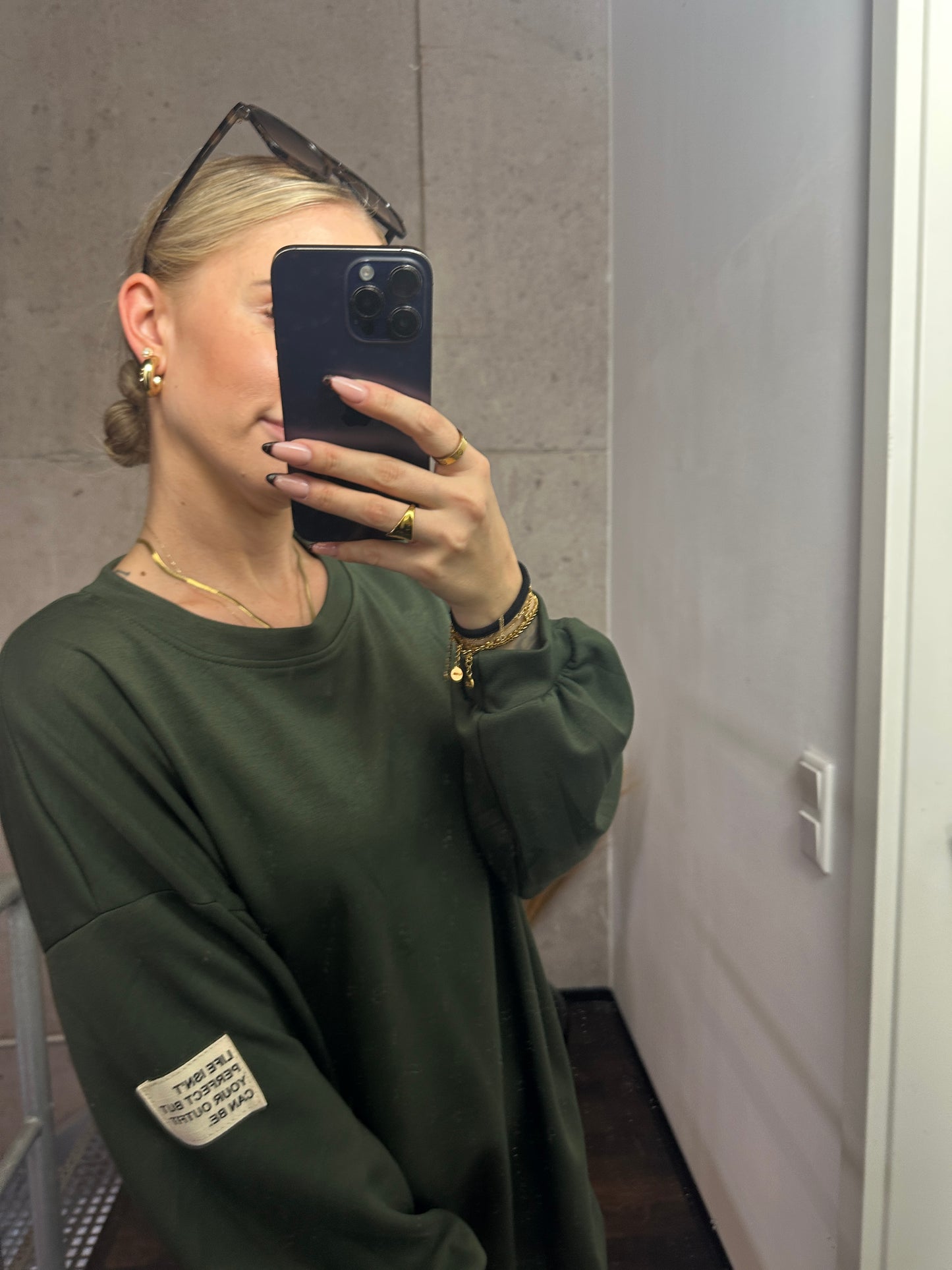 PULLOVER LIFE ISN´T PERFECT BUT YOUR OUTFIT CAN BE.Khaki