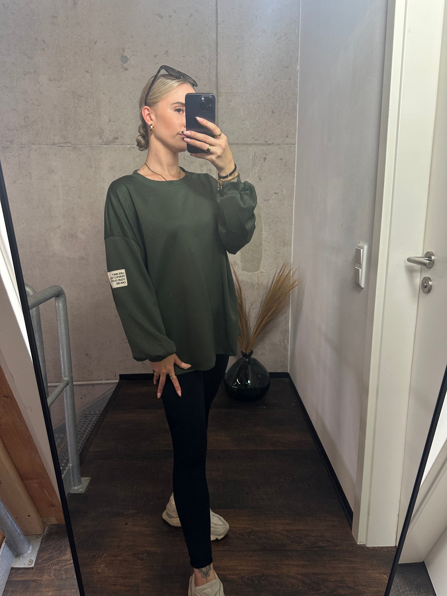 PULLOVER LIFE ISN´T PERFECT BUT YOUR OUTFIT CAN BE.Khaki