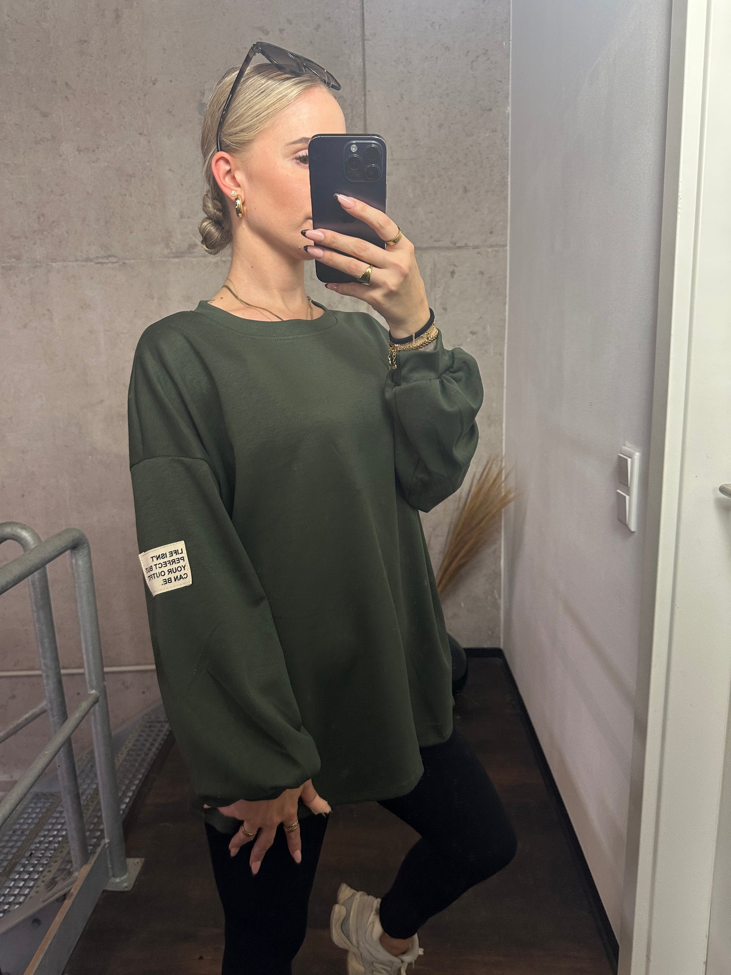 PULLOVER LIFE ISN´T PERFECT BUT YOUR OUTFIT CAN BE.Khaki