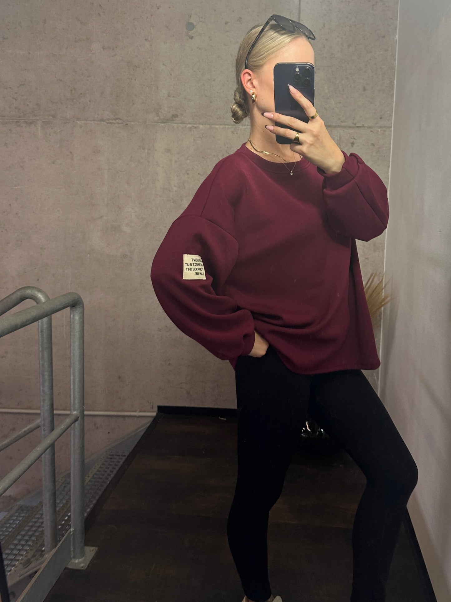 PULLOVER LIFE ISN´T PERFECT BUT YOUR OUTFIT CAN BE.Bordeauxrot