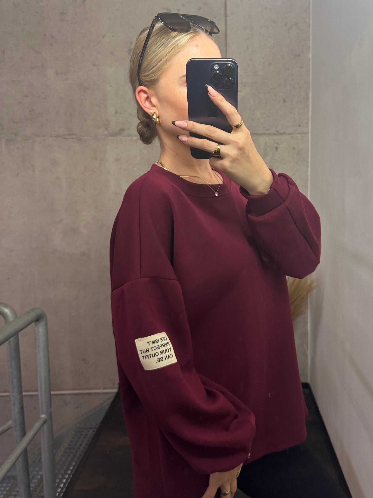 PULLOVER LIFE ISN´T PERFECT BUT YOUR OUTFIT CAN BE.Bordeauxrot