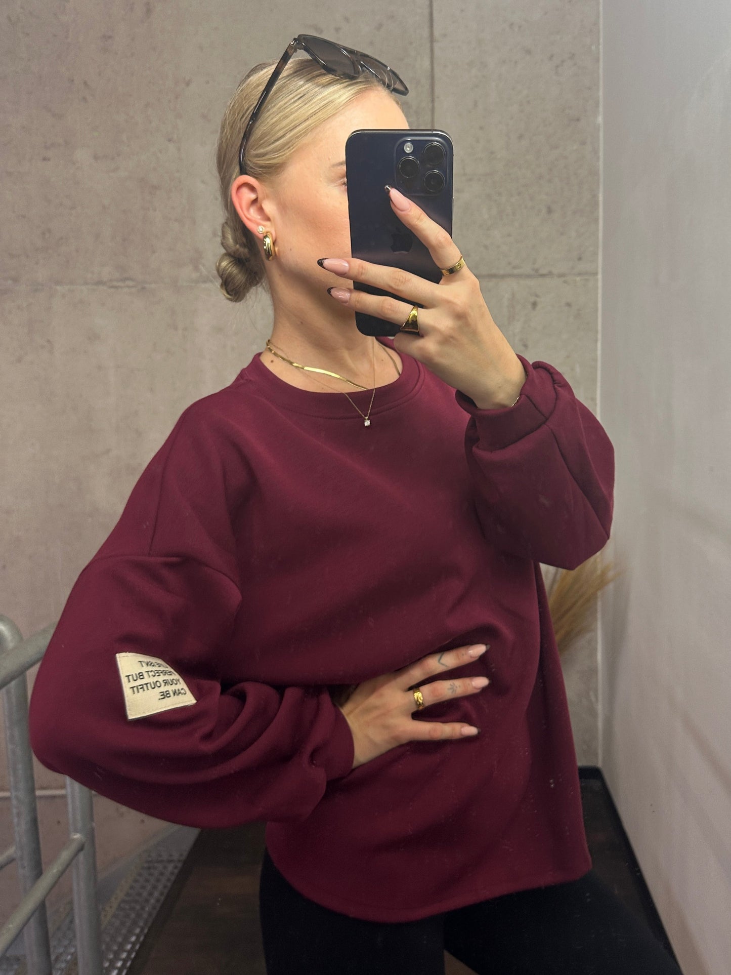 PULLOVER LIFE ISN´T PERFECT BUT YOUR OUTFIT CAN BE.Bordeauxrot