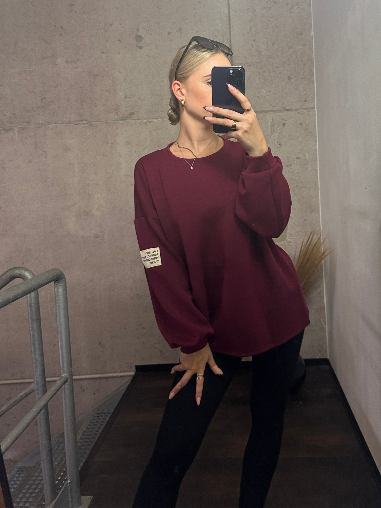 PULLOVER LIFE ISN´T PERFECT BUT YOUR OUTFIT CAN BE.Bordeauxrot