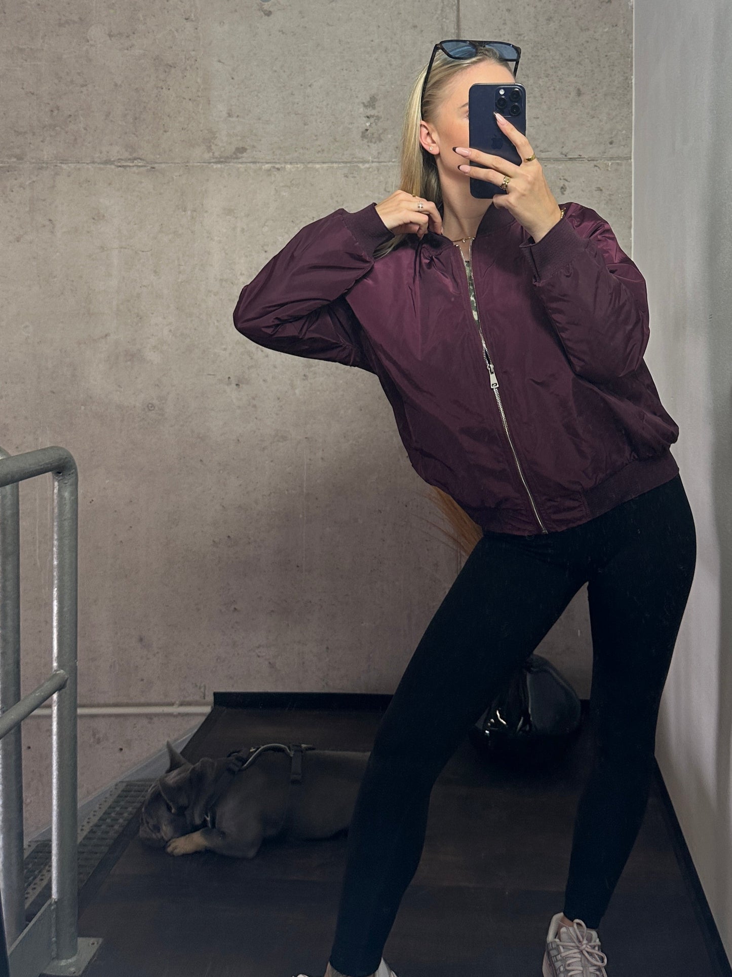 Bomberjacke mit Bordeauxrot