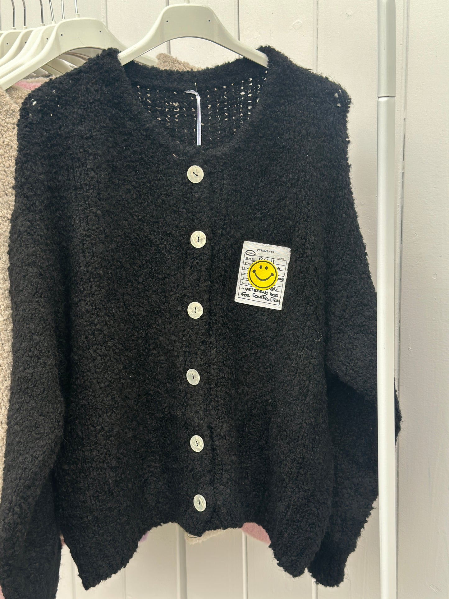 Smiley Cardigan Schwarz