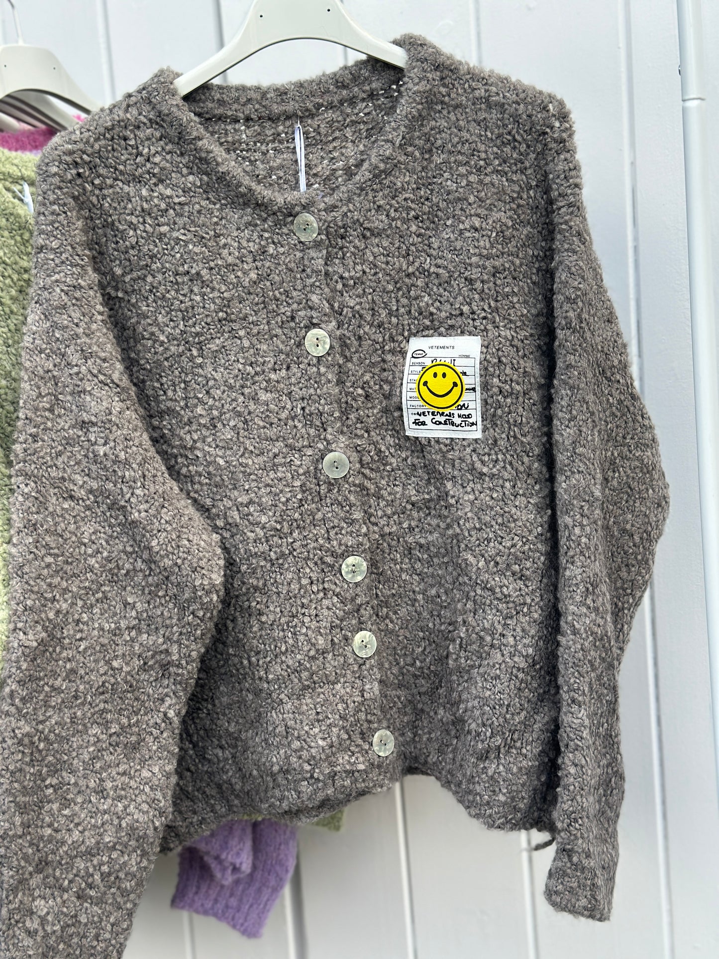 Smiley Cardigan Taupe