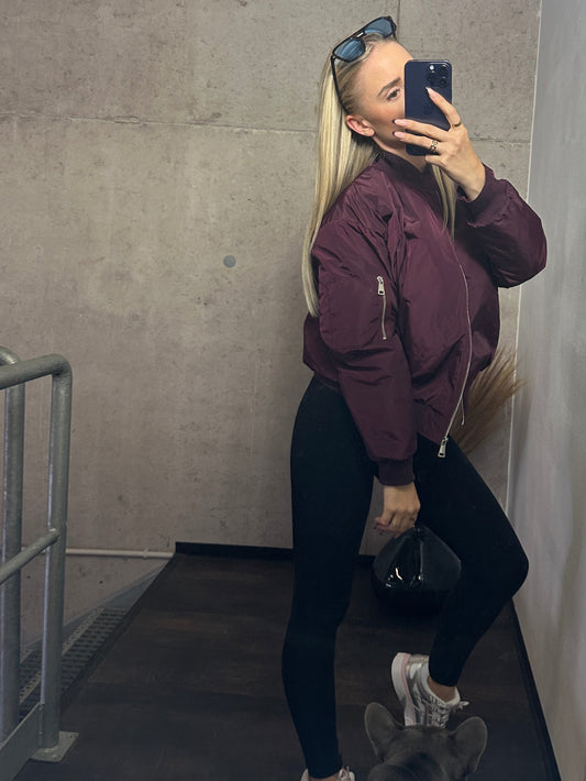 Bomberjacke mit Bordeauxrot