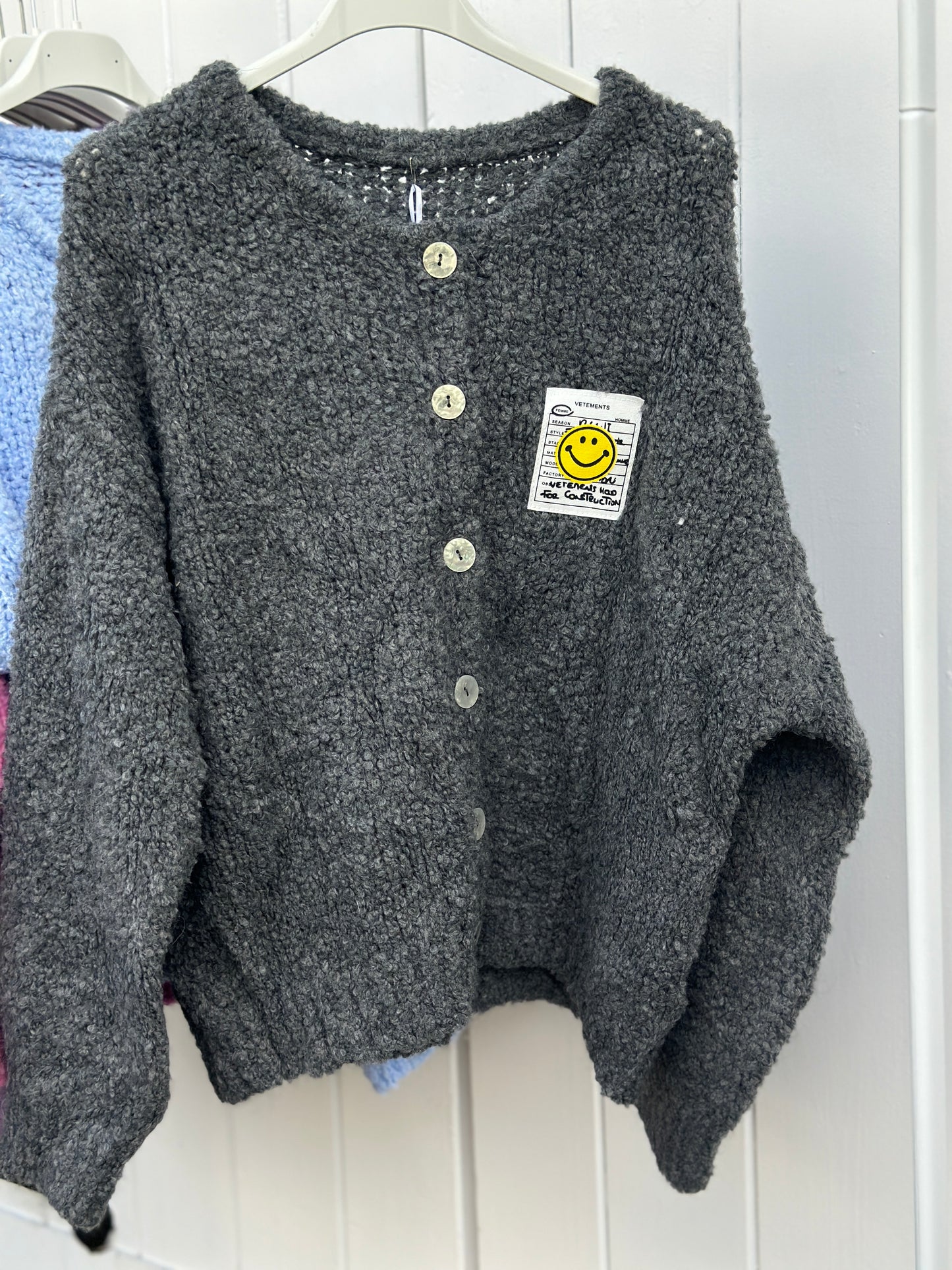 Smiley Cardigan Grau