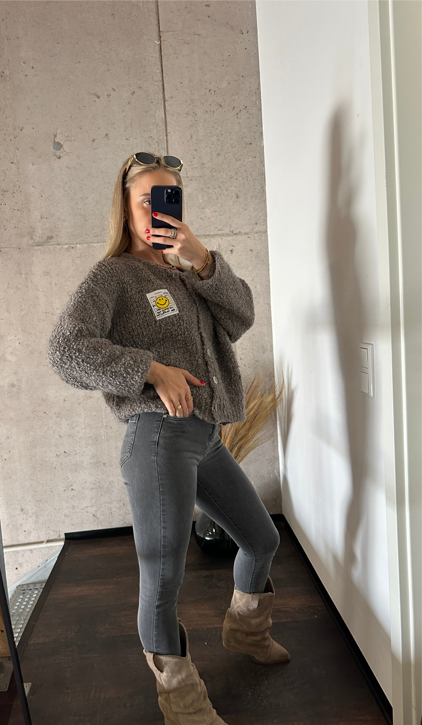 Smiley Cardigan Taupe