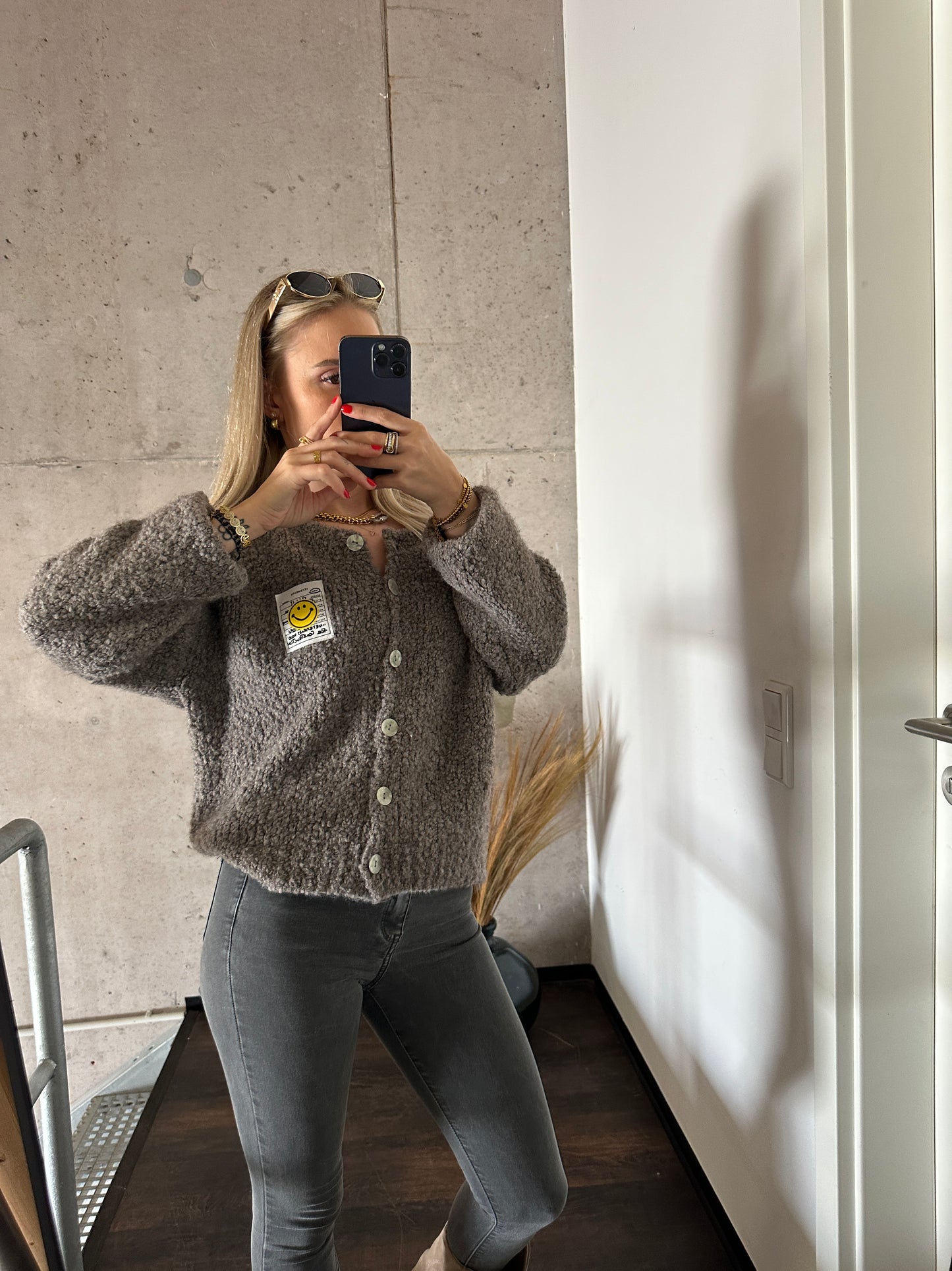 Smiley Cardigan Taupe