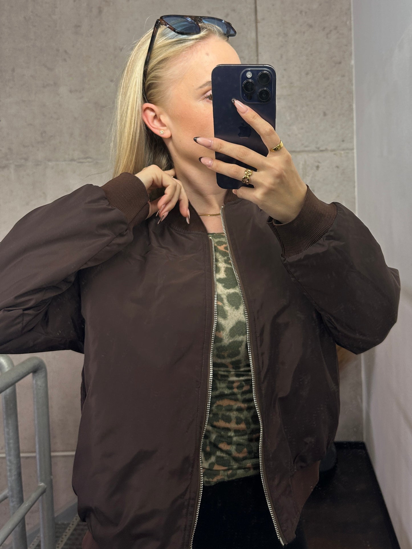 Bomberjacke mit Dunkelbraun