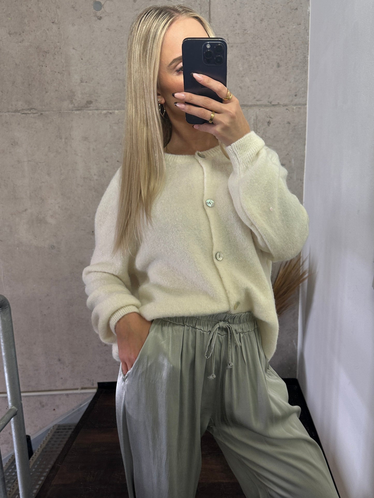 Plissee Hose Seiden Optik Silber