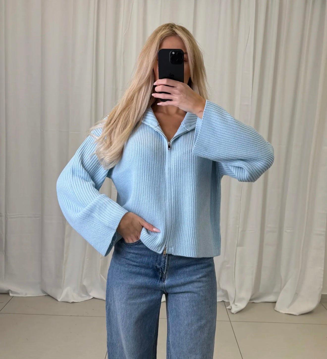 STRICKJACKE MIT REISSVERSCHLUSS HELLBLAU