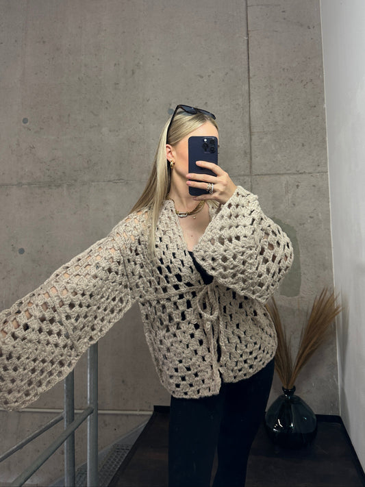 Cardigan „Strickträume“ – Handmade-Look zum Verlieben Taupe