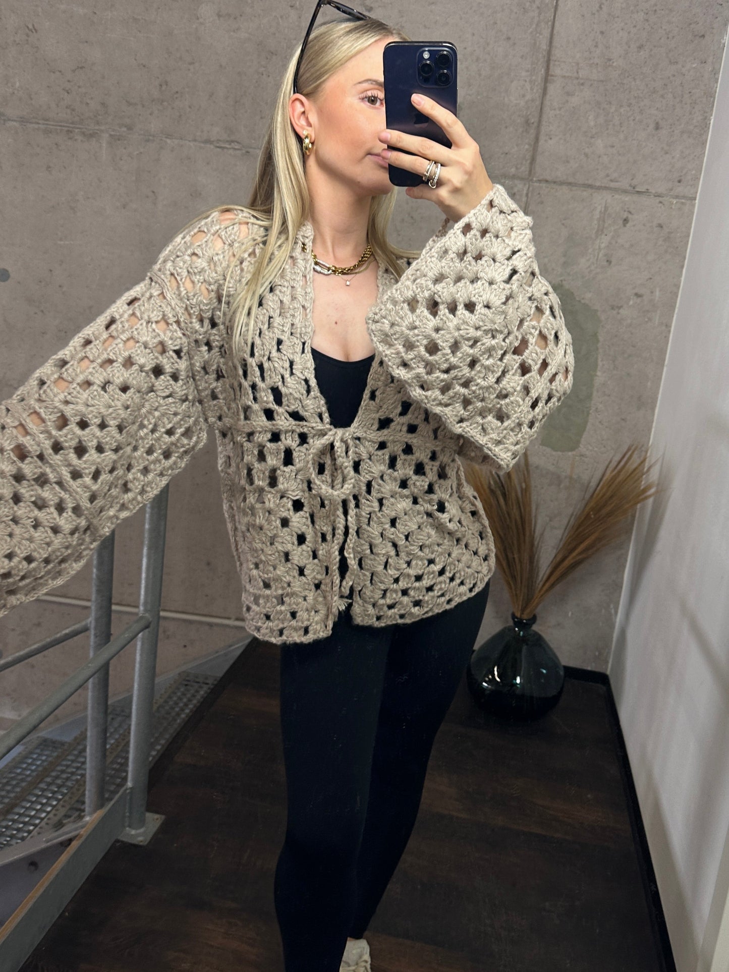 Cardigan „Strickträume“ – Handmade-Look zum Verlieben Taupe