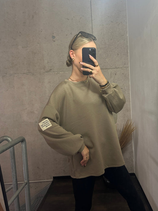 PULLOVER LIFE ISN´T PERFECT BUT YOUR OUTFIT CAN BE.Taupe