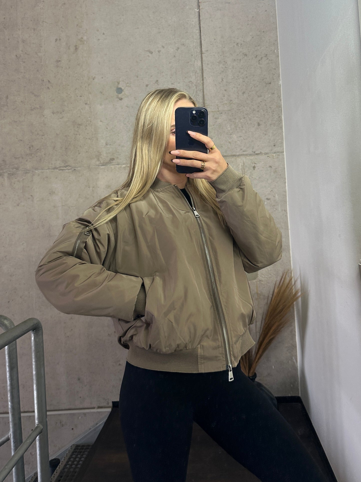 Bomberjacke mit Fell Taupe