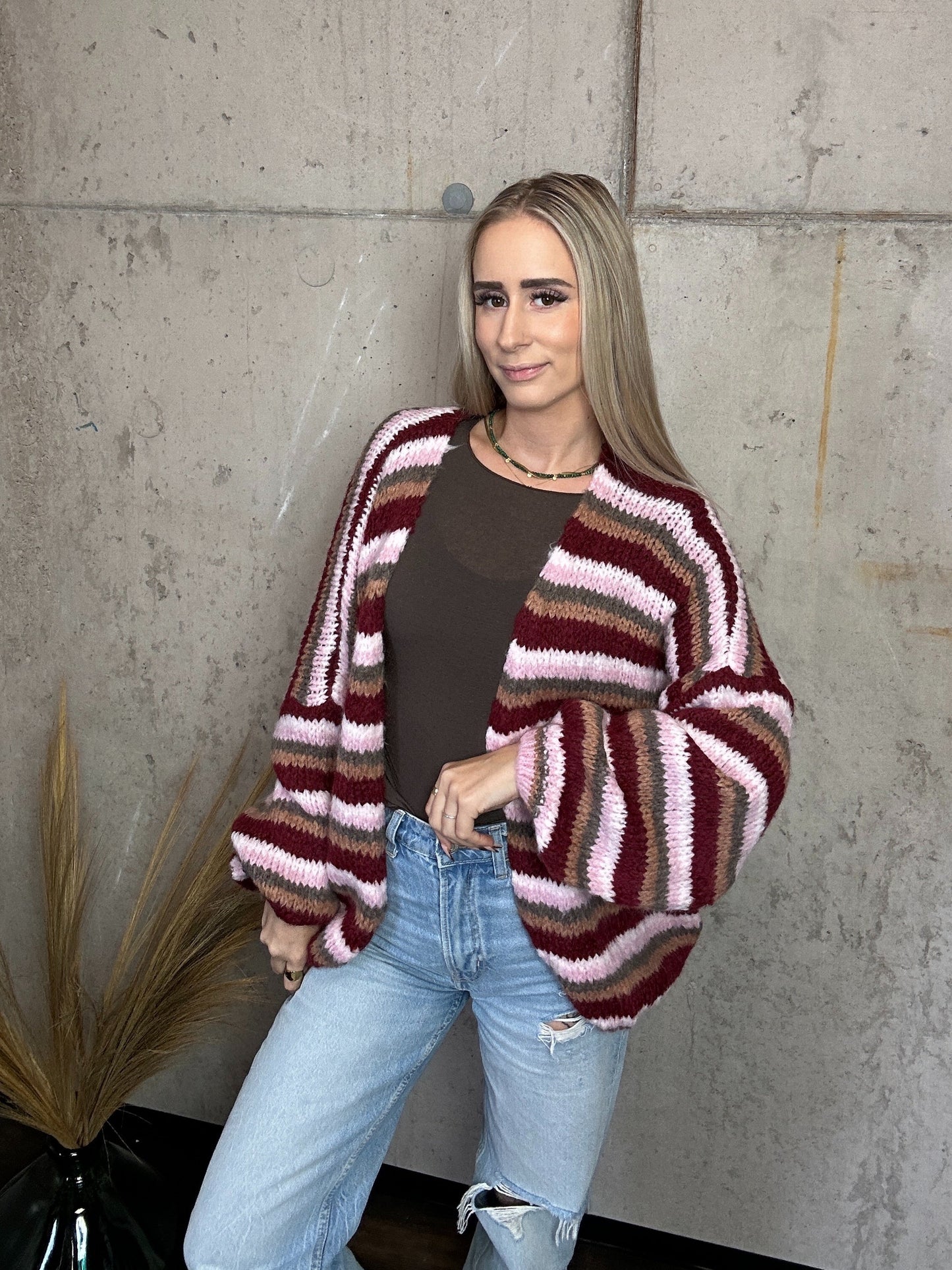 Cardigan "Fiesta Stripes" Bordeauxrot Rosa
